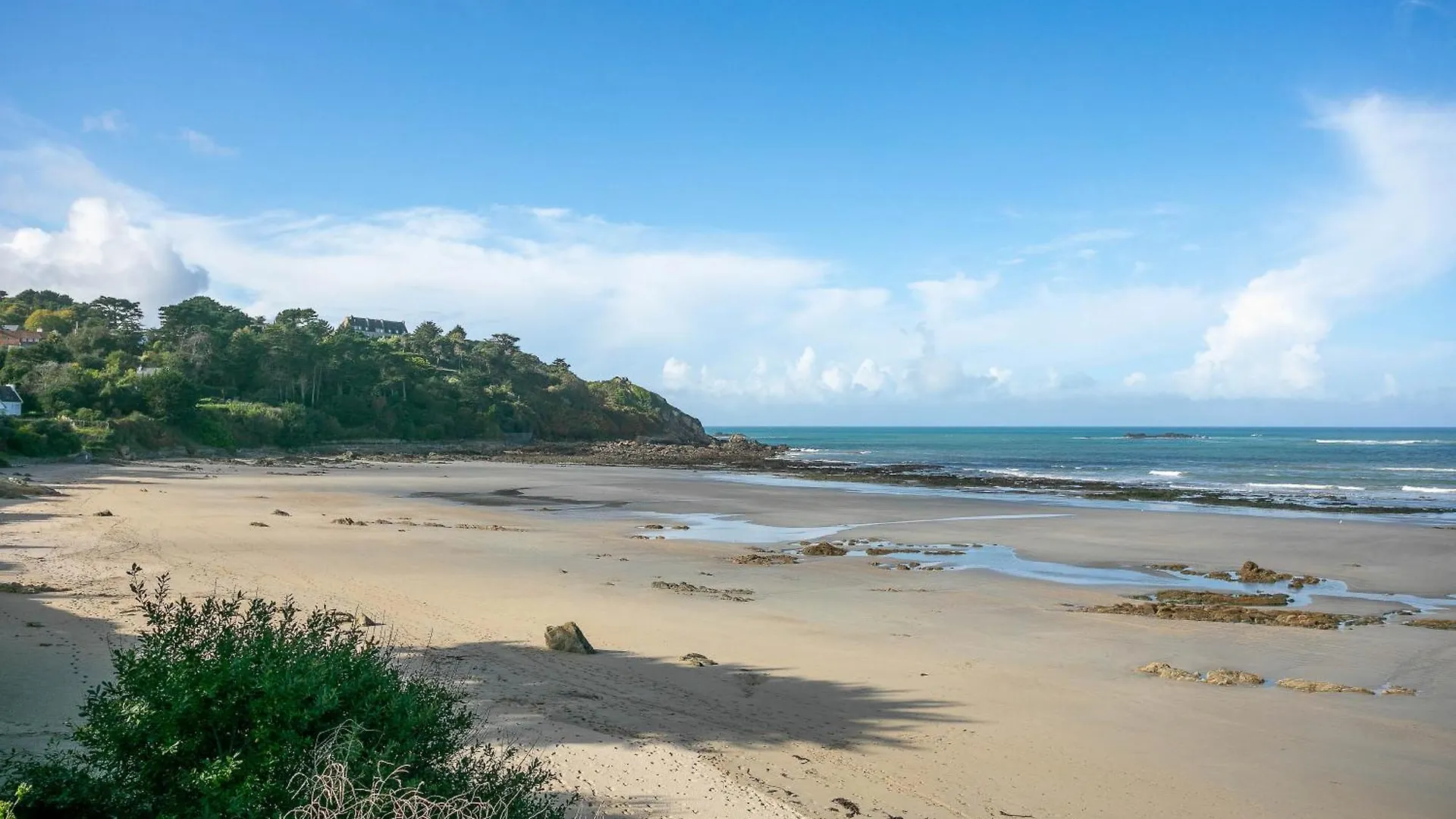 Entre Terre Et Mer Locquirec Holiday home